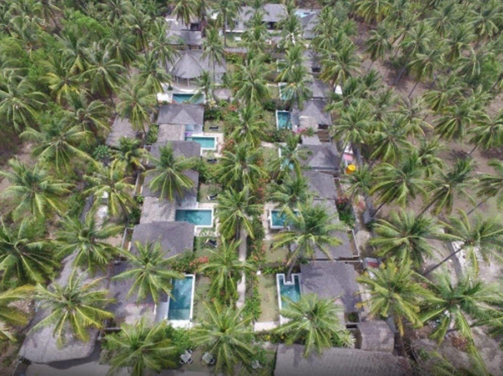 Sunset Palms Resort Gili Trawangan Bagian luar foto